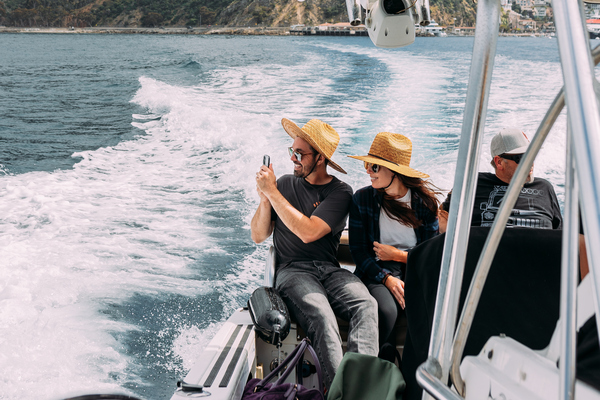 Coastal boat tour to experience the most beautiful views of catalina island